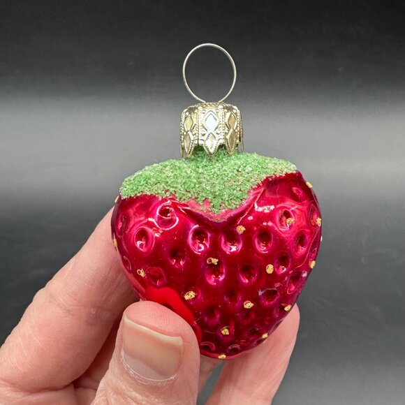 Vintage Glass Strawberry Christmas Ornaments Set Of 2 Czechoslovakia Kitschy - Picture 4 of 8
